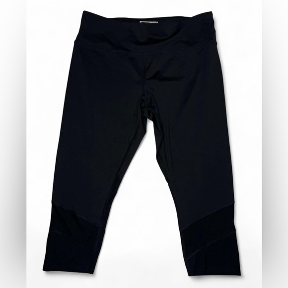 FOREVER 21 Capri Leggings • Jet Black Activewear • Large • With Pocket • Mesh - Picture 2 of 8